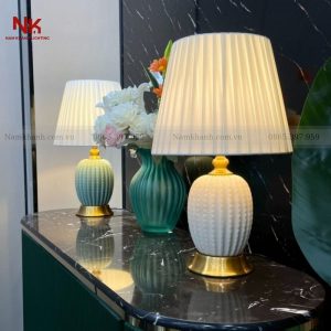 den-ban-trang-659