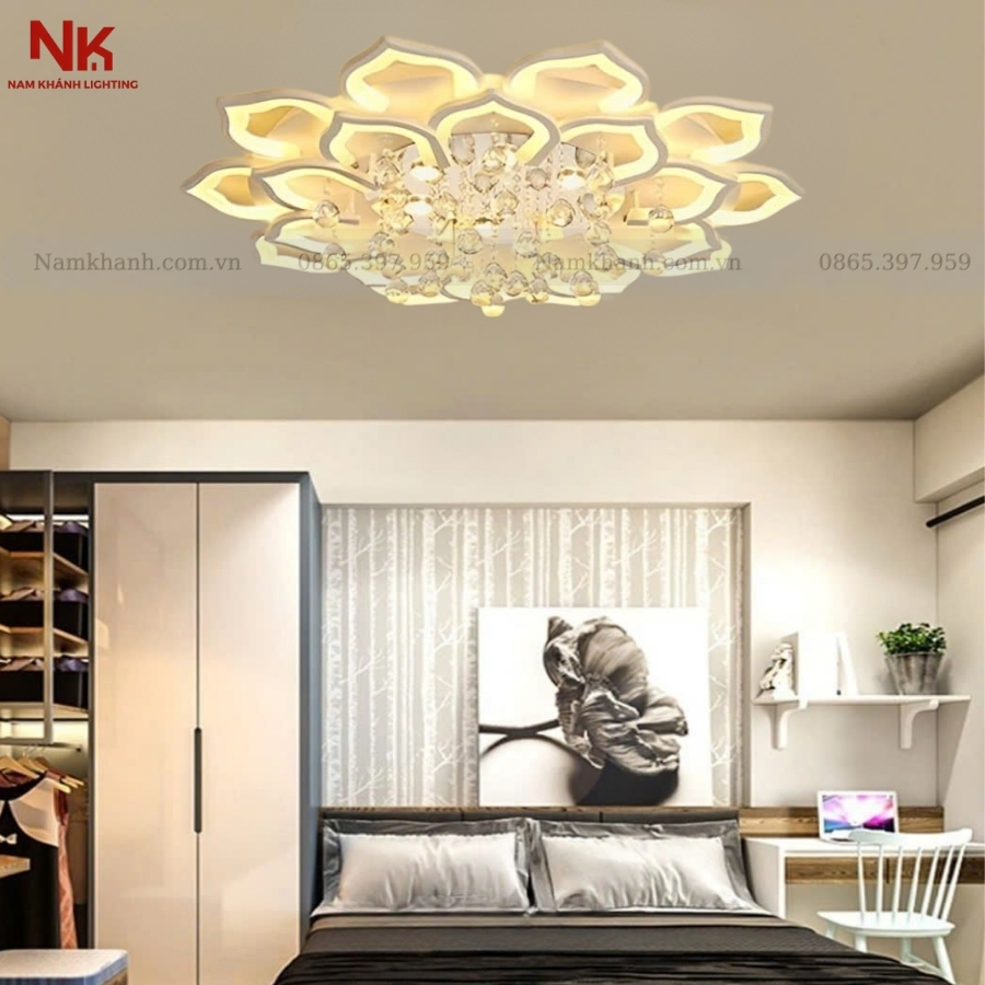 Đèn Ốp Trần Cánh Sen Thả Pha Lê