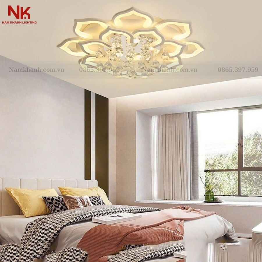 Đèn Ốp Trần Cánh Sen Thả Pha Lê